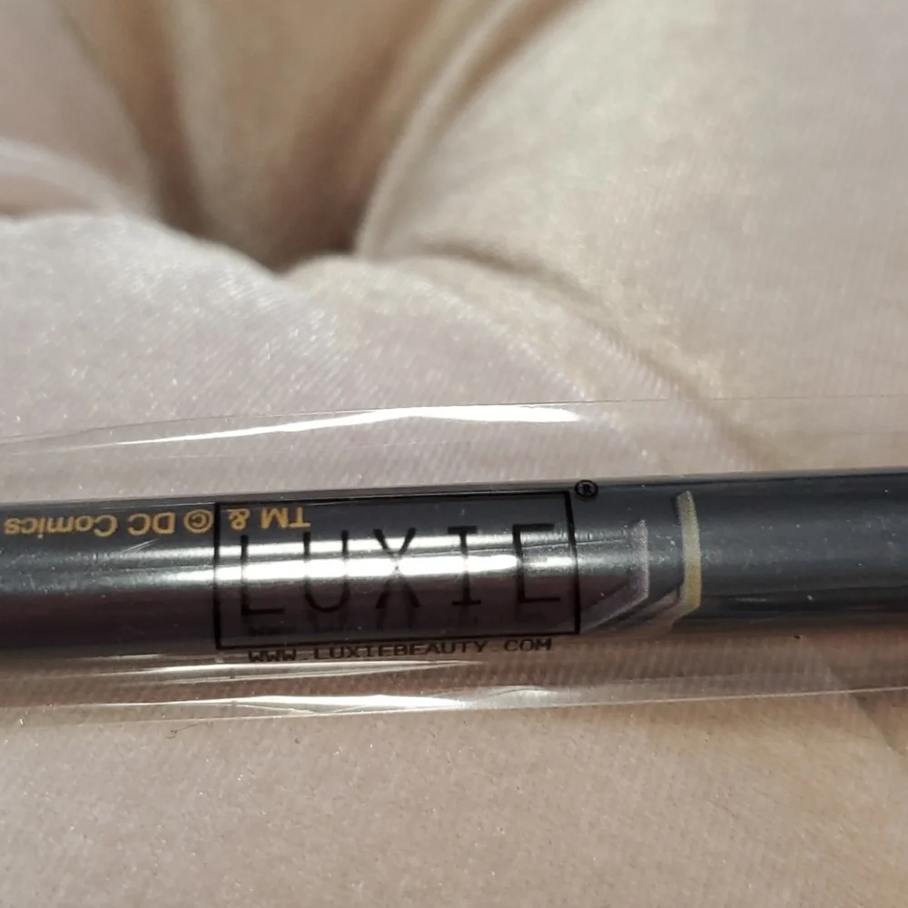 Luxie Tapered Blender Makeup Brush NWT